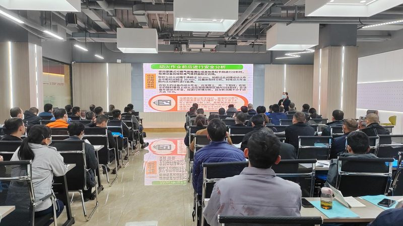 选择机电建造师培训课程时，首先要关注课程内容。优质课程通常包含以下特点：