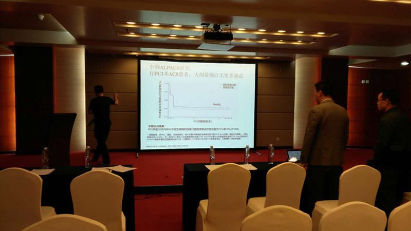 根据相关行业标准和实践经验，焊工培训实操基地的场地面积一般应满足以下标准：
